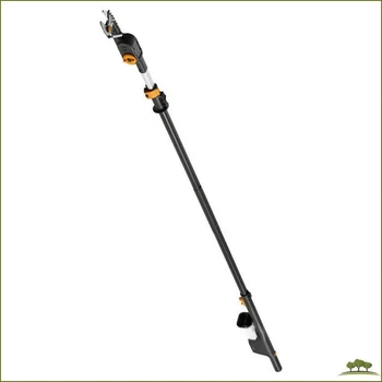 Аккумуляторный высоторез Fiskars eTree Pruner современный инструмент для обрезки веток на высоте