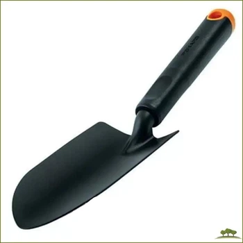 Садовый совок Fiskars Ergo прочный и удобный инструмент