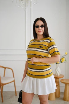Футболка женская большого размера полосатая с карманом на груди One Size 48-52 желтая