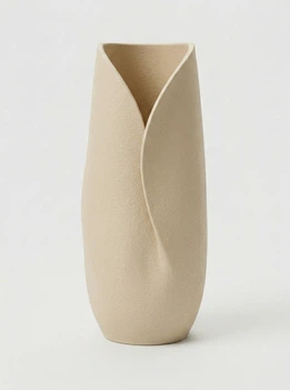 Скульптурная интерьерная ваза "Folded Petal" 7 х 7 х 17 см