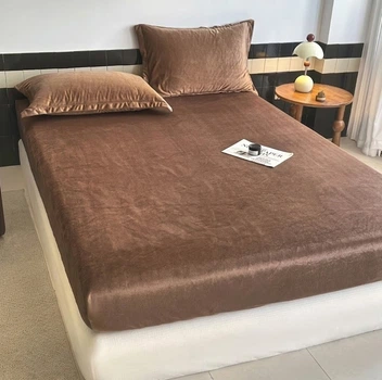 Простынь на резинке с наволочками из велюра Colorful Home 21794 160х200х25 см коричневая