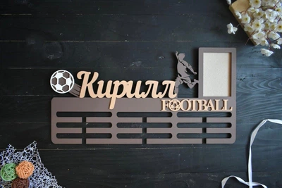 Медальниця з дерева з ім'ям та фоторамкою "Футбол", під замовлення (МД0234-4)