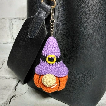 Брелок Гномік гарбуз Хелловін в'язаний ручної роботи амігурумі Hand Made 8х5 см Бузковий 217-2