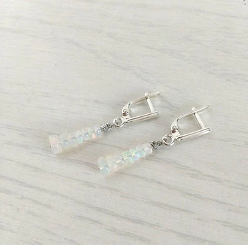 Серьги Hand Made с бусинками натурального огненного опала