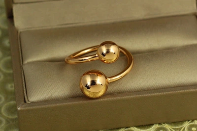 Кольцо Xuping Jewelry раздвижное Поцелуй два шарика р 16+ золотистое