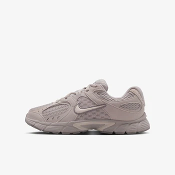 Кроссовки детские Nike V5 Rnr Suede 36.5 Коричневий IO1644-201