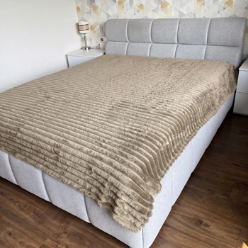 Плед-покривало флісовий півтораспальний пісочний 150х200 Шарпей Colorful Home PVK10