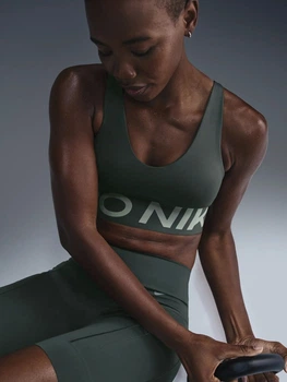 Спортивний топ жіночий Nike Np Indy Plunge Bra Bold XS зелений HF7324-844
