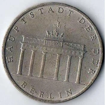 Німеччина - НДР Бранденбурзькі ворота в Берліні 5 марок 1971 рік Монети світу