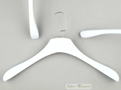 Вешалка для одежды Hanger SWS445 44,5 см деревянная с расширенными плечами белого цвета крючок серебро