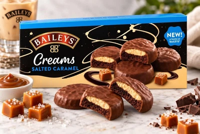 Печиво в молочному шоколаді Baileys Creams Salted Caramel Бейліс із солоною карамеллю Коробка 128г