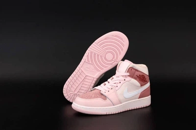 Хайтопы кожаные, Air Jordan Retro 1, ДД 493 р39 (24 см)