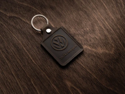 Брелок автомобильный Volkswagen кожаный с кольцом для ключей 43х65 мм Коричневый (BRH-030)