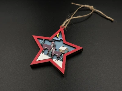 Елочная новогодняя игрушка Звезда с оленями с подсветкой из фанеры 90 х 80 х 10 мм Разноцветный (NR-124)