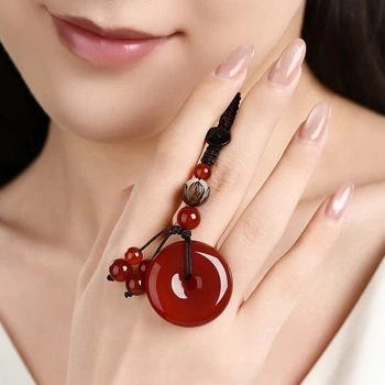Брелок для ключей от машины Phoenisess Jewelry с амулетом из красного агата Цицзи и предохранительной пряжкой, кулон со знаком зодиака для мужчин и женщин, новогодний подарок. Подарок на Новый год.