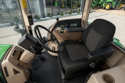 Автомобильные чехлы авточехлы на сиденья John Deere 8210 трактор 99-02 Favorite черные Джон Дир 8210 UV2490