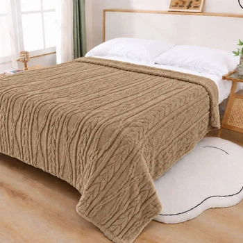 Плед микрофибра 200*230 см коричневого цвета Косы 1050