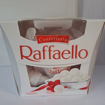 Цукерки Rafaello в подарунковому пакованні 150 грамів Ferrero