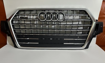 Решітка радіатора Audi Q7 4M0853651F 2016-2019