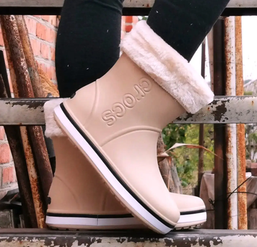 Женские теплые зимние резиновые полусапожки CROCS 38 р (24 см) бежевые