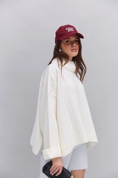 Жіночий в`язаний светр oversize молочний з високими розрізами Arjen 102477, ONE SIZE, 129151