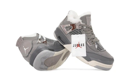 Жіночі кросівки Air Jordan 4 Retro Grey текстиль хутро 39 сірий