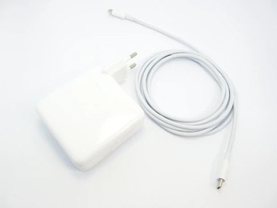 Блок питания Apple A1718 61W 20.3V, 3A + 9V, 3A + 5.2V, 2.4A, разъем USB type-C,