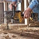 Дриль-шуруповерт акумуляторна кутова безщіткова DeWALT DCD460NT - зображення 5