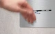 Електронна панель змиву TECEsolid для унітазу, з інфрачервоним сенсором, живлення від акумулятора 6V. Лицева панель - метал, білий матовий (9240463) TM TECE - зображення 2