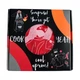 Фартух Cook YEAH з принтом Cooking Ninja (дружин) і регульованими застібками. Червоний. Подарункова упаковка. - зображення 6