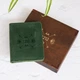 Докхолдер из натуральной кожи в деревянной коробке с гравировкой, Green, WOODPRESENT - изображение 1