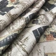 Ткань скатертная Super Textiles ш. 147 см жаккардовая с марками на кремовом фоне пог.м. (1535 - изображение 5