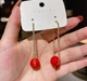 Серьги удлиненные Красные бусинки jeweston Золотистого цвета - изображение 5