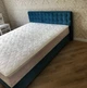 Кровать Альянс Камила 1,6 в велюровой обивке бирюзового цвета с матрасом и подъёмным механизмом с пуговицами - изображение 4