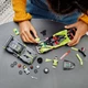 Zestaw klocków LEGO Speed Champions Aston Martin Valkyrie AMR PRO i Aston Martin Vantage GT3 592 elementy (76910) - obraz 4