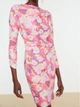 Платье-футболка короткое летнее женское Trendyol TPRSS22EL0482 36 Multi Color (8683045813563) - изображение 2