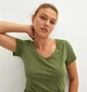 Женская футболка LC Waikiki с V-образным вырезом XS Хаки (LCW Woman -7160) - изображение 4