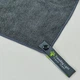 Полотенце из микрофибры для спорта и путешествий TRAVEL TOWEL T-SQT 60 см x 120 см серое - изображение 4