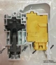 Замок люка Indesit C00305602 для стиральной машины - изображение 1
