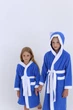 Махровый банный детский халат IDEAL TEXTILE для мальчика с капюшоном, 380 г/м2 синий+белый на 5 лет 110 см - изображение 3