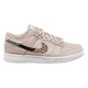 Кроссовки женские Nike Dunk Low Se 40 Бежевий DD7099-200 - изображение 2