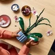Конструктор LEGO Botanicals Орхідея 608 деталей (10311) - зображення 7