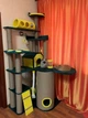 Высокий эксклюзивный игровой кошачий комплекс для котов и кошек всех пород когтеточка с домиком лежанками 200х115х85см зелено желтый - изображение 7