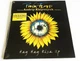 Компакт диск Warner Music Pink Floyd Featuring Andriy Khlyvnyuk Hey Hey Rise Up CD Single 5054197152030 - изображение 2