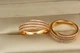 Кольцо Xuping Jewelry встречные параллели из камней р 18 золотистое - изображение 1