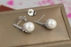 Серьги гвоздики Xuping Jewelry желуди с жемчугом 2 см серебристые - изображение 2