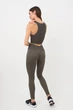 Бесшовный топ в рубчик на широких бретелях Giulia HALTER TOP RIB L/XL Khaki, облегающий, мягкий, для фитнеса и повседневного ношения - изображение 6