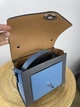 Сучасна та стильна шкіряна жіноча сумка кроссбоді Lamponi Chest one grey/blue/pink - зображення 4