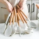Силиконовый кухонный набор принадлежностей Kitchen Set 13 предметов (дерево+силикон) белый - изображение 6