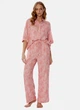 Піжама жіноча Pretty You London Printed Studio Long 20/3XL Рожевий (5056372013327) - зображення 1